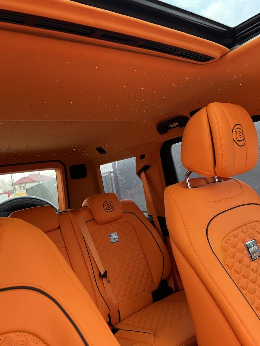 INTERIOR 1